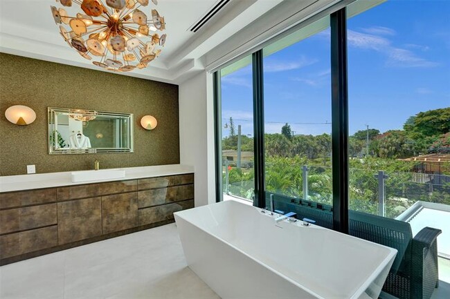 Building Photo - 1111 SE 9th Ave