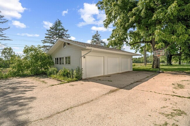 Building Photo - 4725 E North Territorial Rd