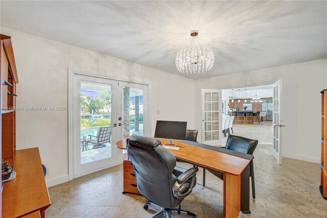 Building Photo - 1247 Seminole Dr