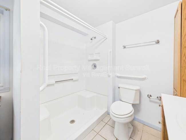 Building Photo - 1233 Pinehurst Rd