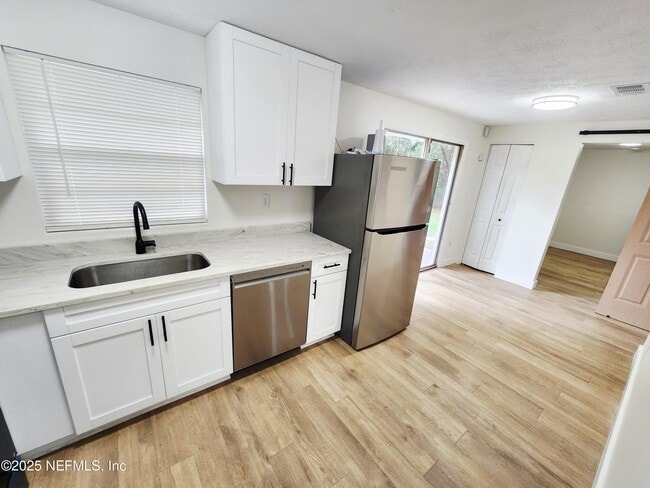 Building Photo - 10235 Monaco Dr