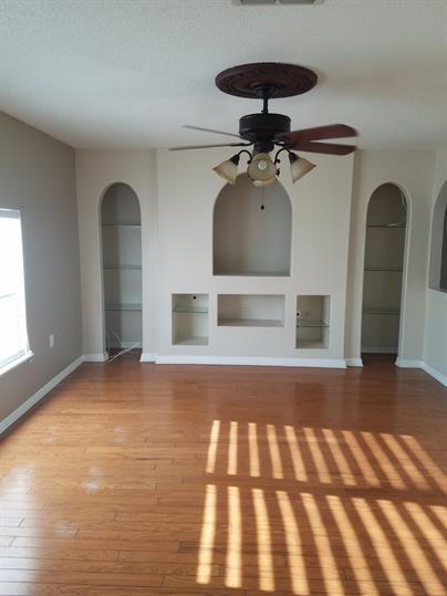 Building Photo - Spacious 4 bedroom, 2.5 bathroom house in Poinciana