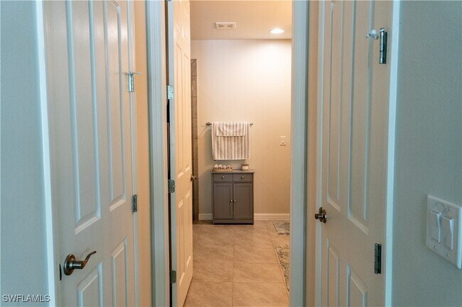 Building Photo - 14888 Edgewater Cir