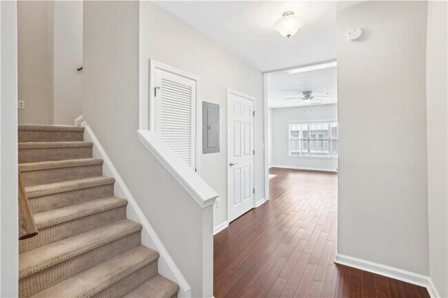 Building Photo - 7110 Woodland Ln