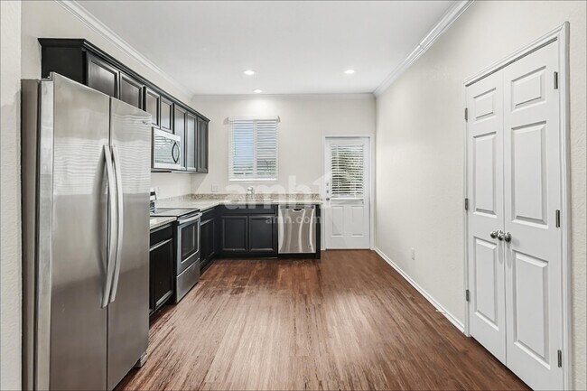 Building Photo - 150 Texas Thistle