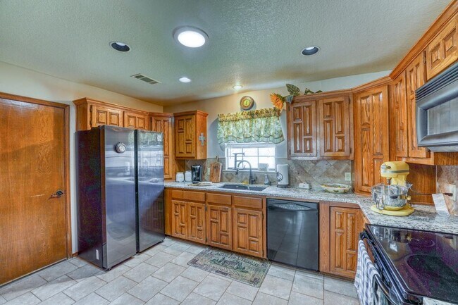 Building Photo - 603 Sunray