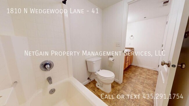 Building Photo - 1810 N Wedgewood Ln