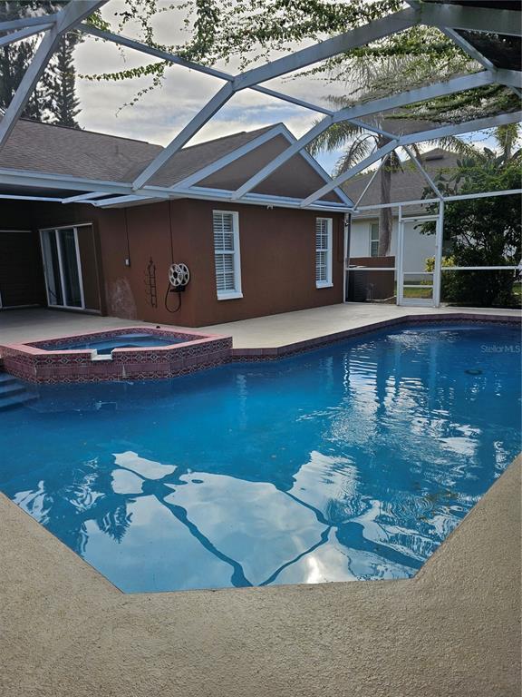 Building Photo - 417 Lake of the Woods Dr