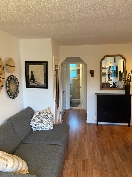 Living room (with different furniture) - 1363 K St SE