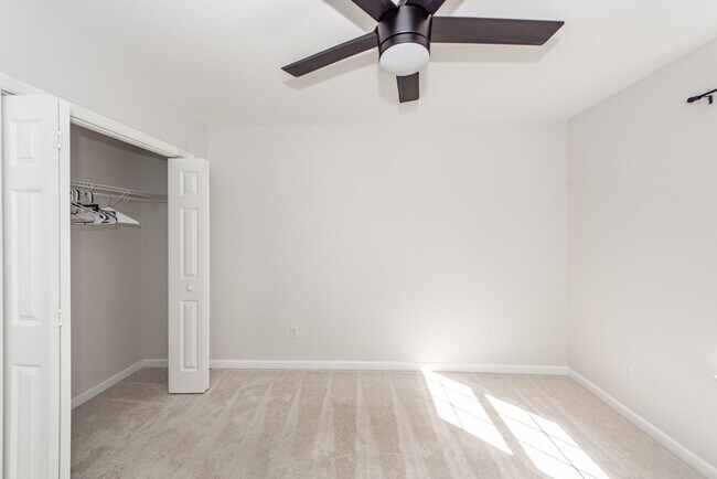 Building Photo - 4 Bedroom 2.5 Bath House in Woodland Lakes - Goose Creek