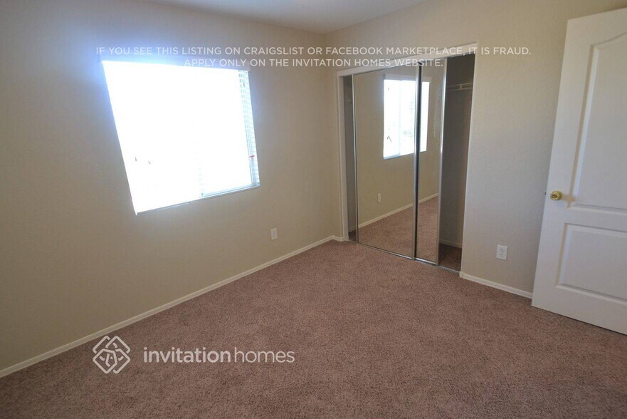 Building Photo - 1407 E Mobile Ln