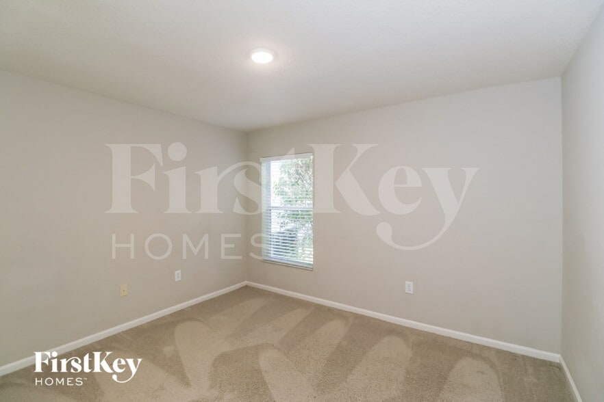 Building Photo - 25808 Risen Star Dr