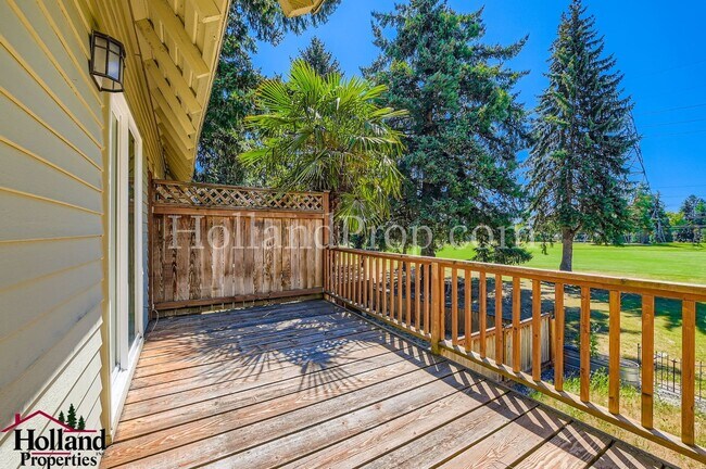 Building Photo - Charming Home Near Parks and Trails in Por...
