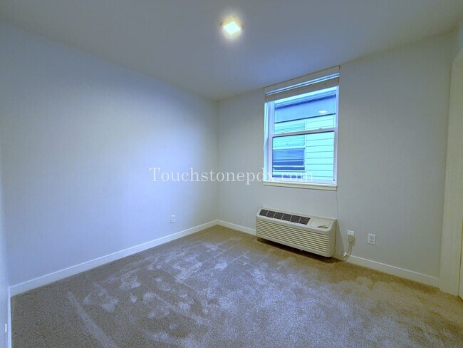Building Photo - 2nd MONTH RENT FREE!- Contemporary 2 Bedroom, 1.5 Bathroom Apartment, Northeast Portland