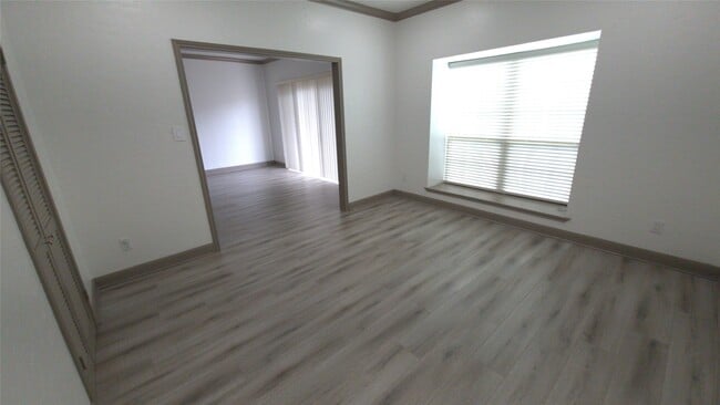 Building Photo - 2400 N Braeswood Blvd