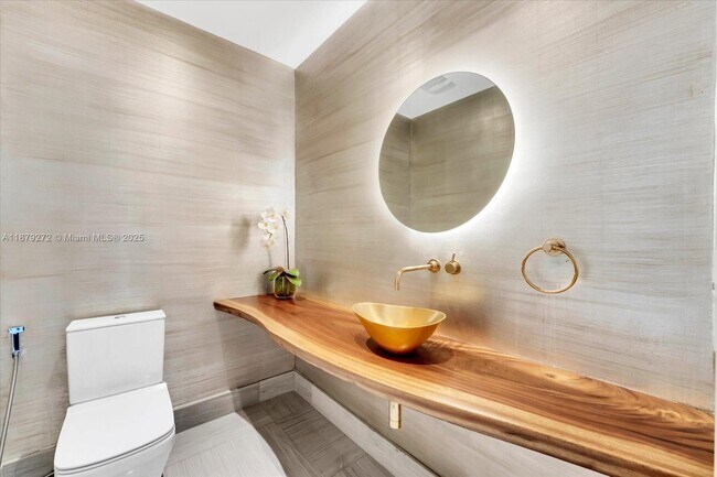 Building Photo - 16901 Collins Ave