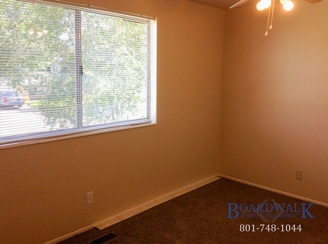 Building Photo - Exceptional Pet Friendly 5 Bedroom Home in...