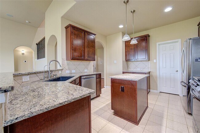 Building Photo - 6907 Stevenson Dr