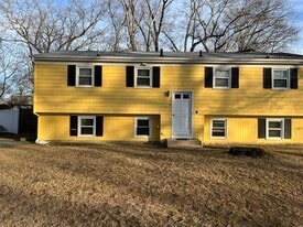 Building Photo - 136 Custer St