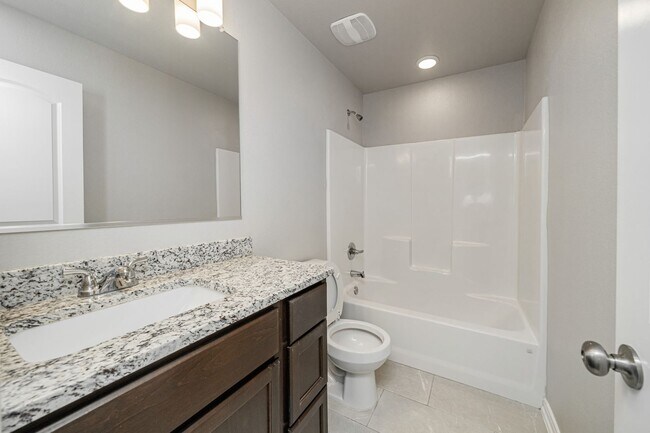 Building Photo - 517 Fallbrook Dr