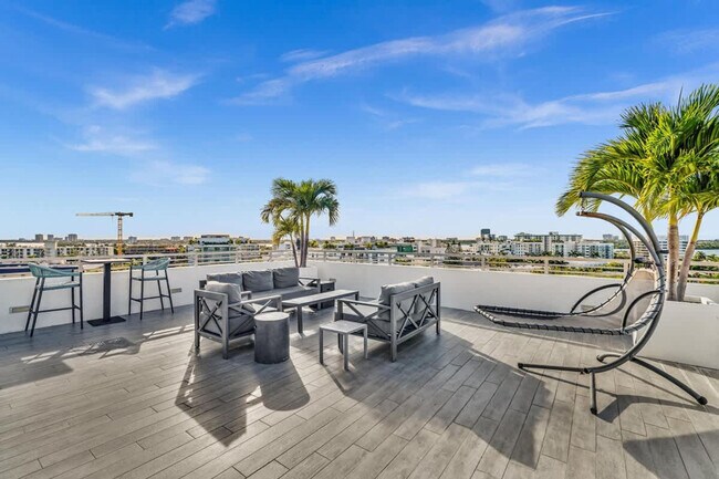 Building Photo - 9901 E Bay Harbor Dr