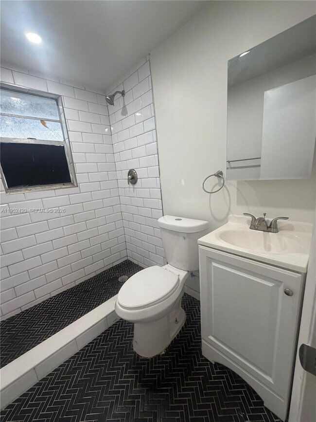 Building Photo - 1317 NW 2nd Ave