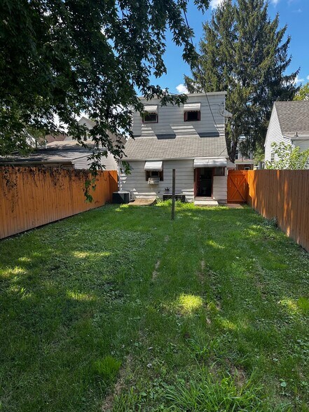 Building Photo - 1120 Ekin Ave