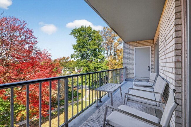 Building Photo - 2 bed 1 bath condo for rent in Rockville