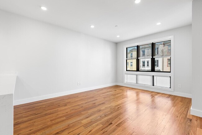 Building Photo - 181 Bennington St