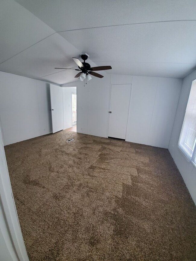 Building Photo - Ready to Move in