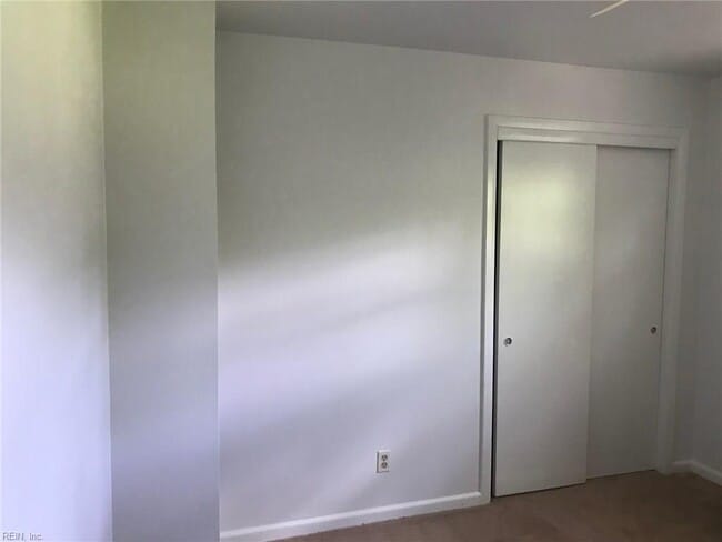 Building Photo - 11 Southwind Dr