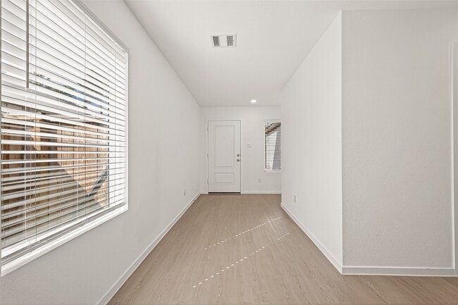 Building Photo - 3104 Twisted Myrtle Dr