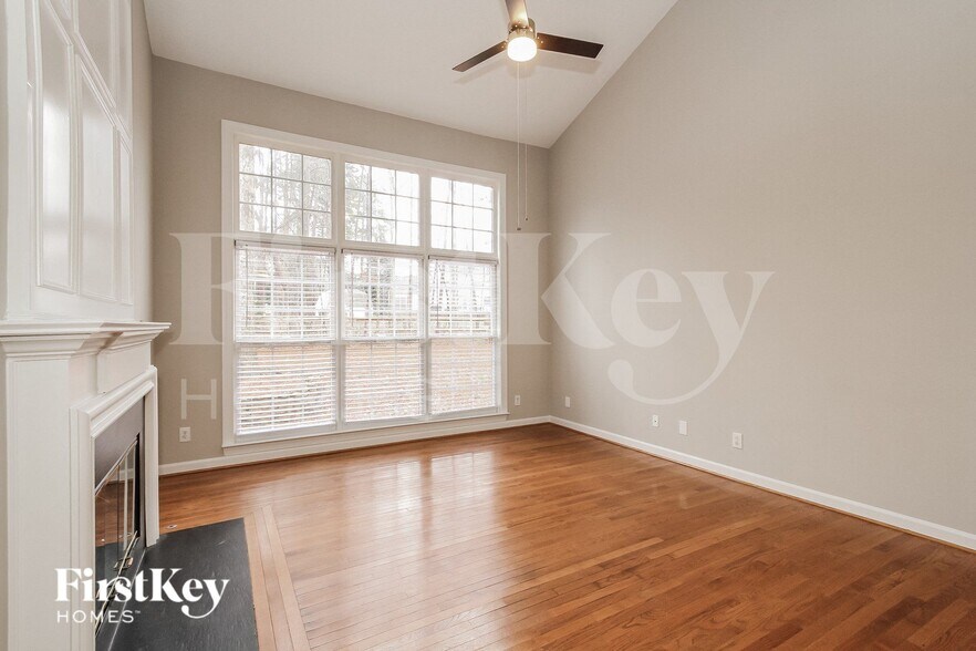 Building Photo - 15722 Glencastle St