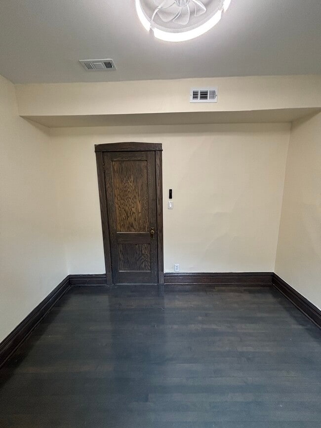 Building Photo - 1538 N Avers Ave