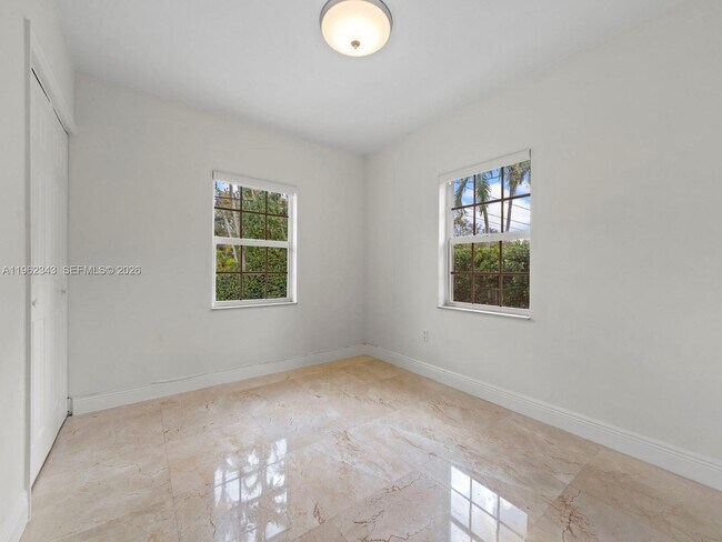 Building Photo - 5940 SW 47th St