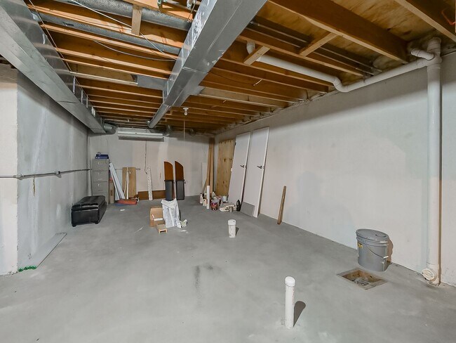 Building Photo - AVAILABLE NOW! Sun-Filled 3-Bed, 2.5-Bath Home with Golf Course Views in Bloomfield Hills