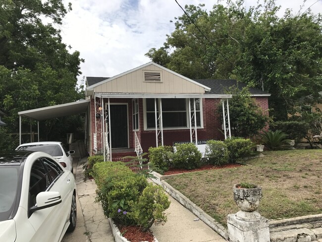 Building Photo - Gorgeously Renovated, 2 BR, 2 BA Home in D...