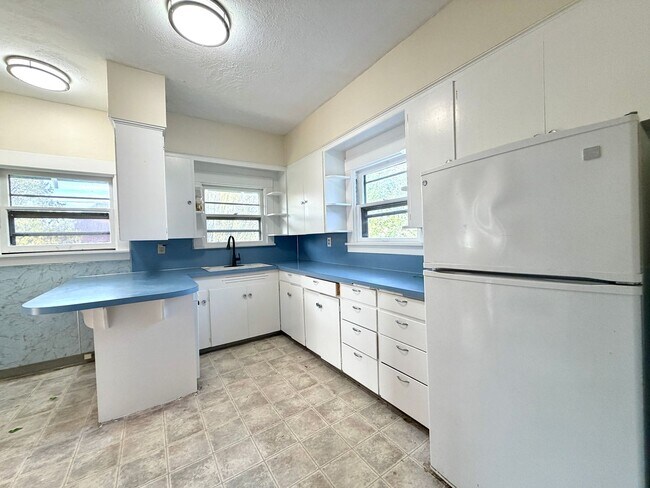 Building Photo - 0130-01