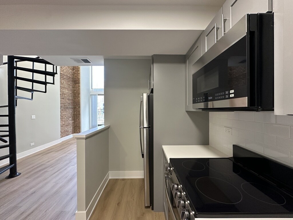 Building Photo - 1218 N LaSalle St