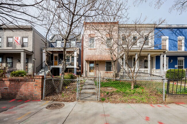 Building Photo - 21 17th St SE