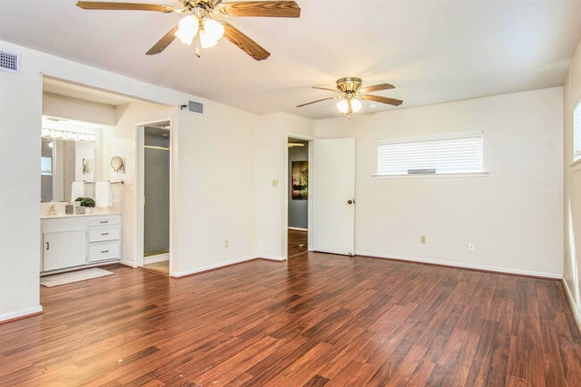 Building Photo - 11844 13th St