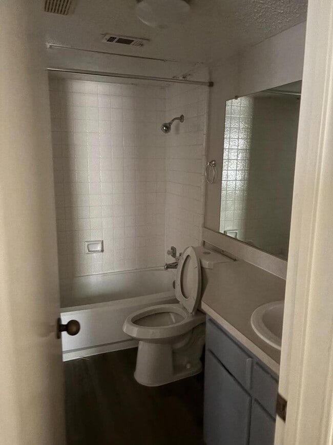 Building Photo - 416 Matthews Dr