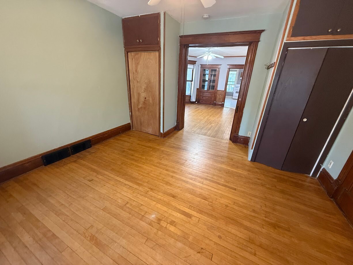 Building Photo - 1915 University Ave