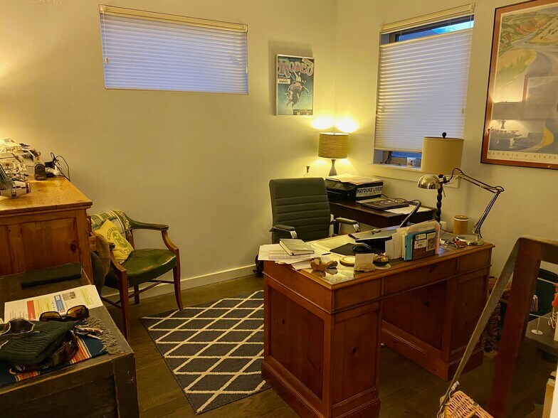 office - 151 Starbuck Cir
