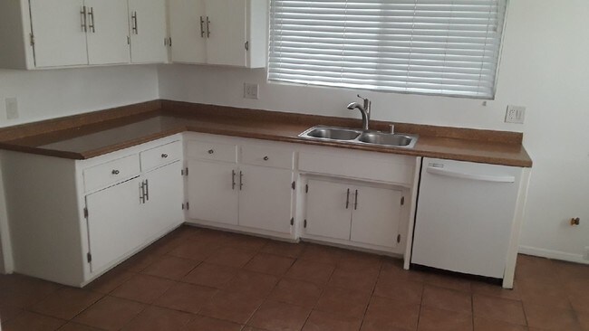 Kitchen - 9350 S 6th Ave