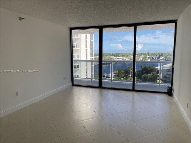 Building Photo - 20505 E Country Club Dr