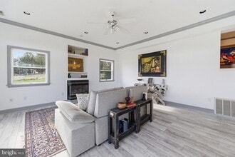 Building Photo - 11641 Glen Rd