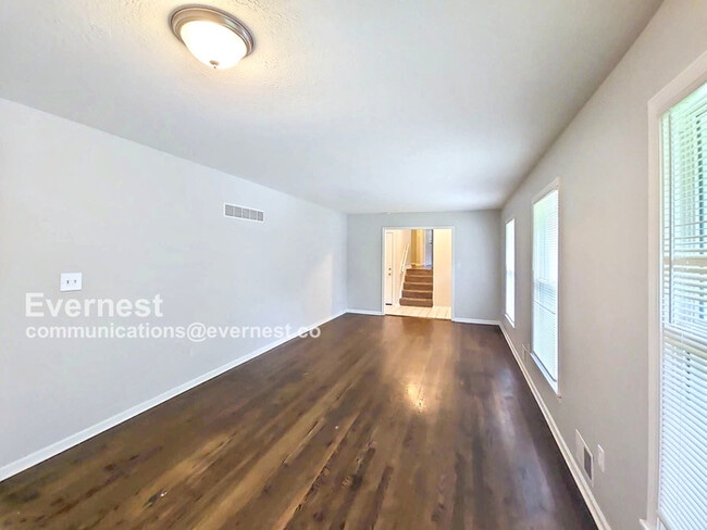 Building Photo - Lovely 3-Bedroom Home with 2-Car Garage / ...