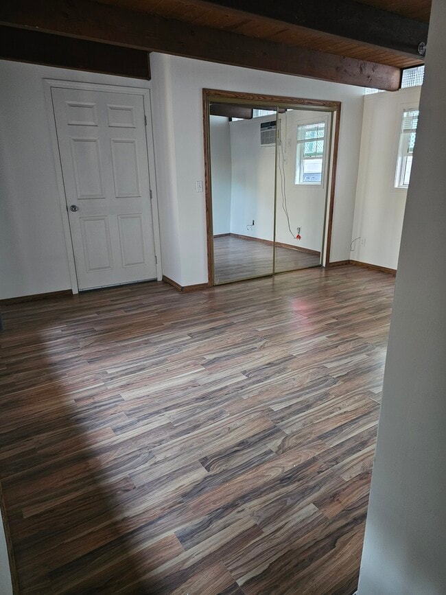 Building Photo - 6323 Lindley Ave