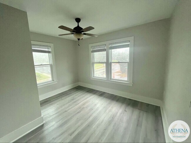 Building Photo - 5 Bedroom / 2 Bath House - NEAR SEMO's CAMPUS